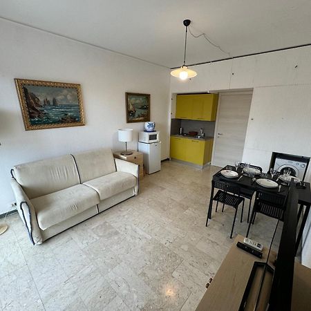 Tirrenia Beach House - Sea Front With Private Beach Санремо Екстер'єр фото