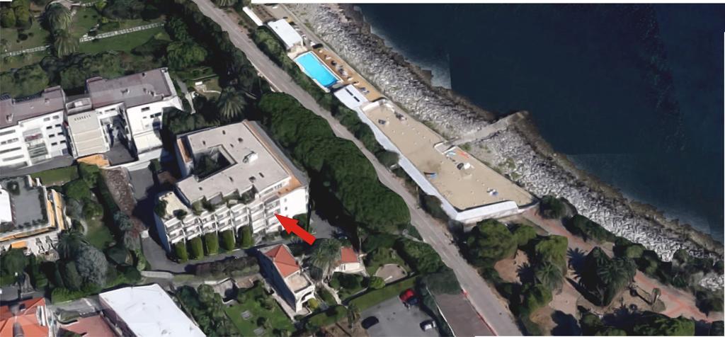 Tirrenia Beach House - Sea Front With Private Beach Санремо Екстер'єр фото